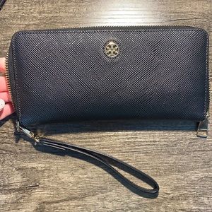 Tory Burch Robinson Passport Wallet